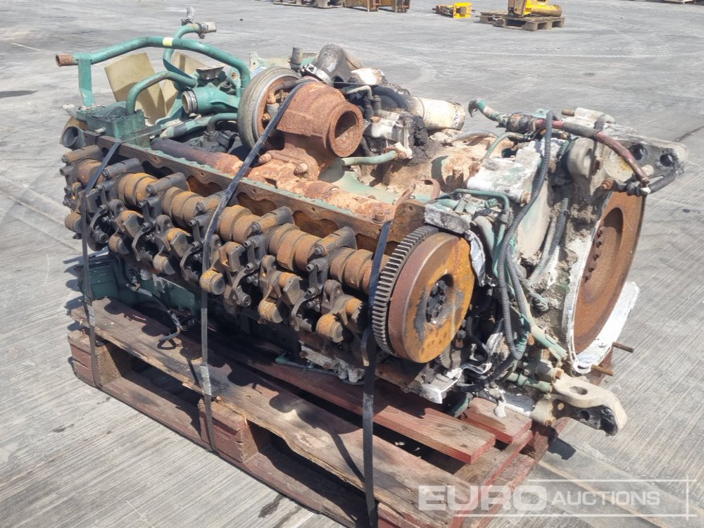 Volvo 6 Cylinder Engine (Pars Missing) - Mootor: pilt 3 Volvo 6 Cylinder Engine (Pars Missing) - Mootor: pilt 3