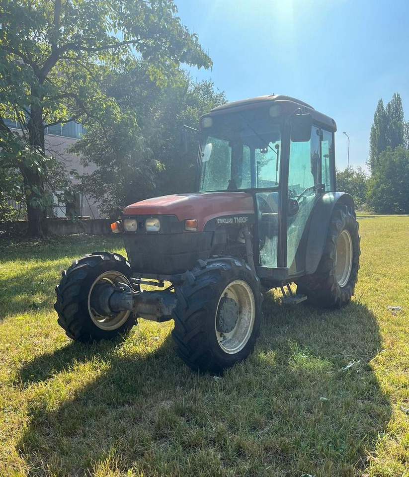 Trattore usato New Holland TNF90 - Traktor: pilt 1 Trattore usato New Holland TNF90 - Traktor: pilt 1