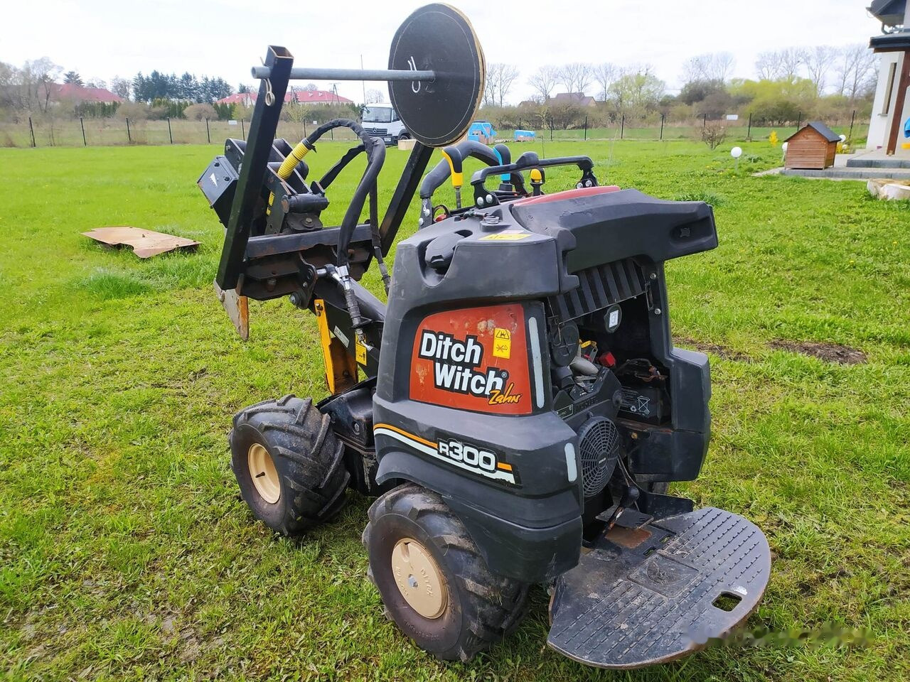 Ditch-Witch Zahn R300 - Kraavikaevamismasin: pilt 2 Ditch-Witch Zahn R300 - Kraavikaevamismasin: pilt 2