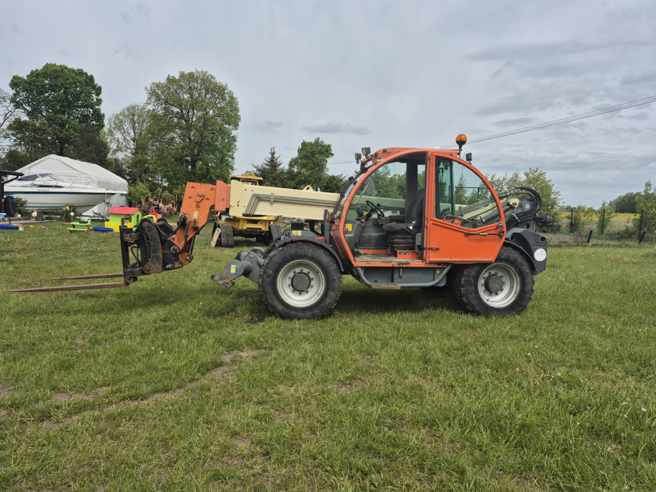 JLG 4013 - Teleskooprataslaadur: pilt 1 JLG 4013 - Teleskooprataslaadur: pilt 1