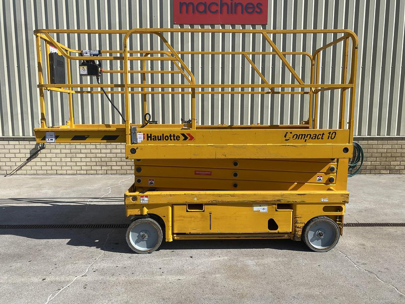 Haulotte Compact 10, Schaar hoogwerker - Platvorm: pilt 2 Haulotte Compact 10, Schaar hoogwerker - Platvorm: pilt 2