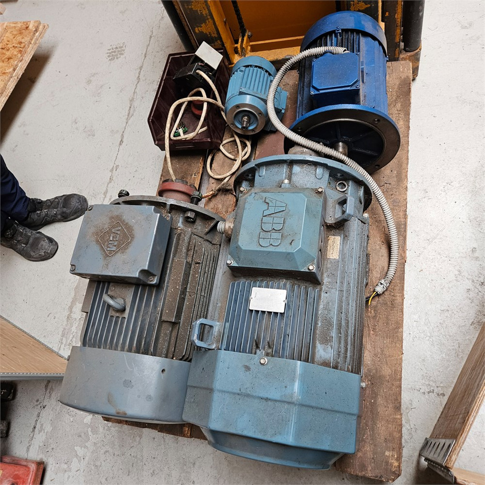 ABB MT80A19F100-2 / M3AA180MLB4 - Tööpink: pilt 3 ABB MT80A19F100-2 / M3AA180MLB4 - Tööpink: pilt 3