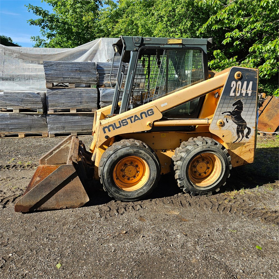 Bobcat Mustang 2044 - Kompaktlaadur: pilt 2 Bobcat Mustang 2044 - Kompaktlaadur: pilt 2