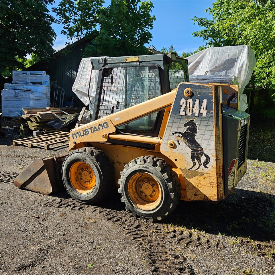 Bobcat Mustang 2044 - Kompaktlaadur: pilt 3 Bobcat Mustang 2044 - Kompaktlaadur: pilt 3