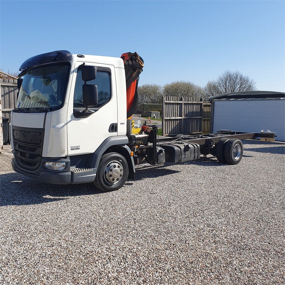 DAF 45.180 - Kabiinišassiiga veoauto, Kraanaga veoauto: pilt 1 DAF 45.180 - Kabiinišassiiga veoauto, Kraanaga veoauto: pilt 1