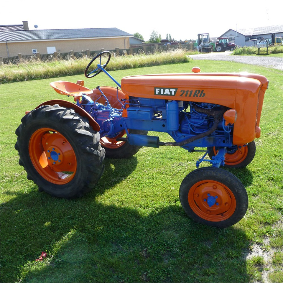 Traktor Fiat 211R: pilt 1