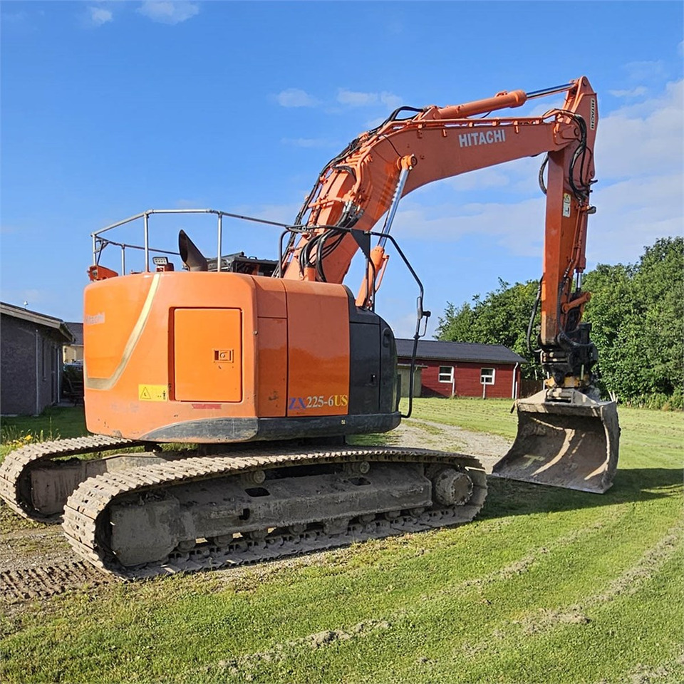 Hitachi ZX 225 - Lintekskavaator: pilt 3 Hitachi ZX 225 - Lintekskavaator: pilt 3
