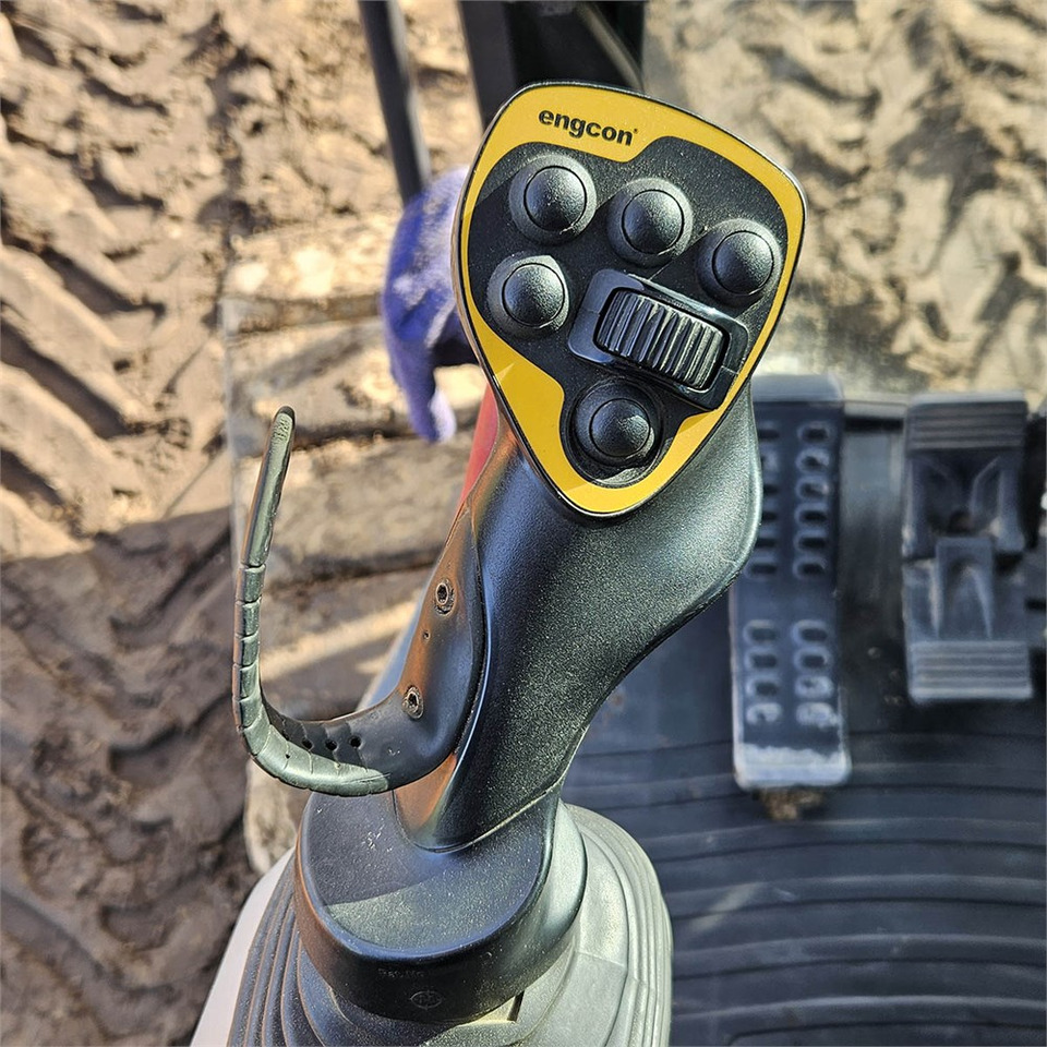 Miniekskavaator Hitachi ZX85USB-6: pilt 18 Miniekskavaator Hitachi ZX85USB-6: pilt 18