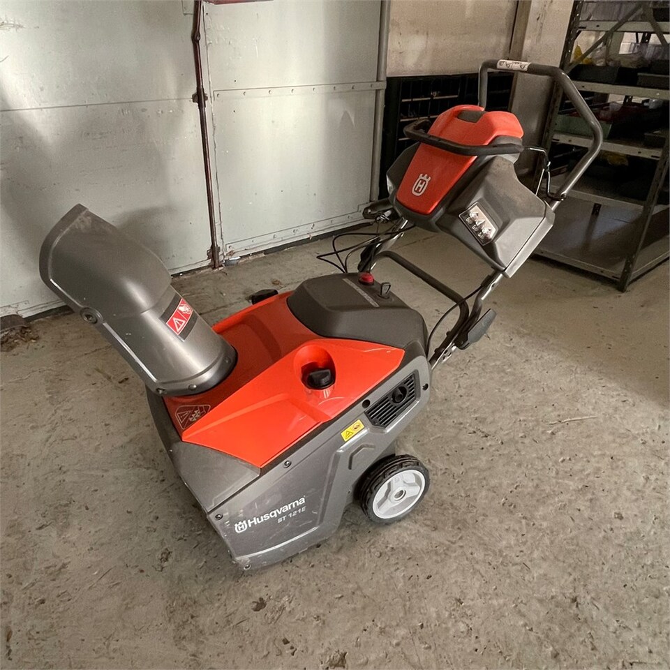 Husqvarna ST 121 E - Aiaseadmed: pilt 1 Husqvarna ST 121 E - Aiaseadmed: pilt 1