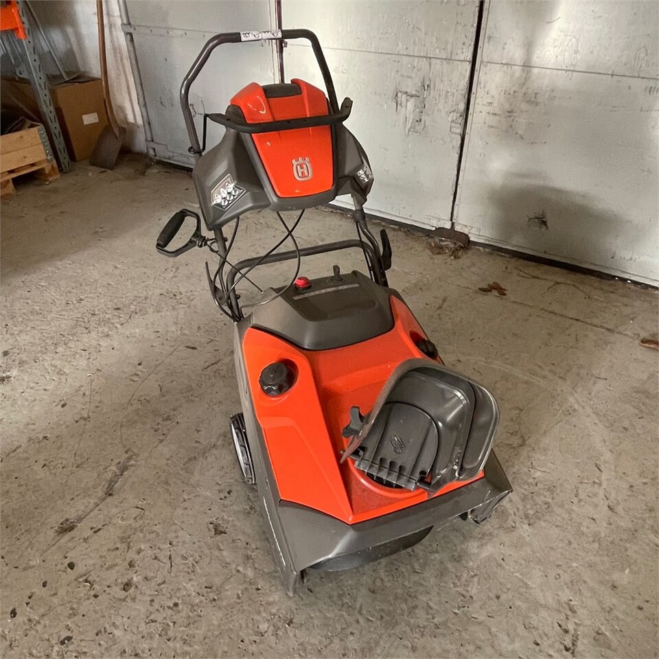 Husqvarna ST 121 E - Aiaseadmed: pilt 3 Husqvarna ST 121 E - Aiaseadmed: pilt 3