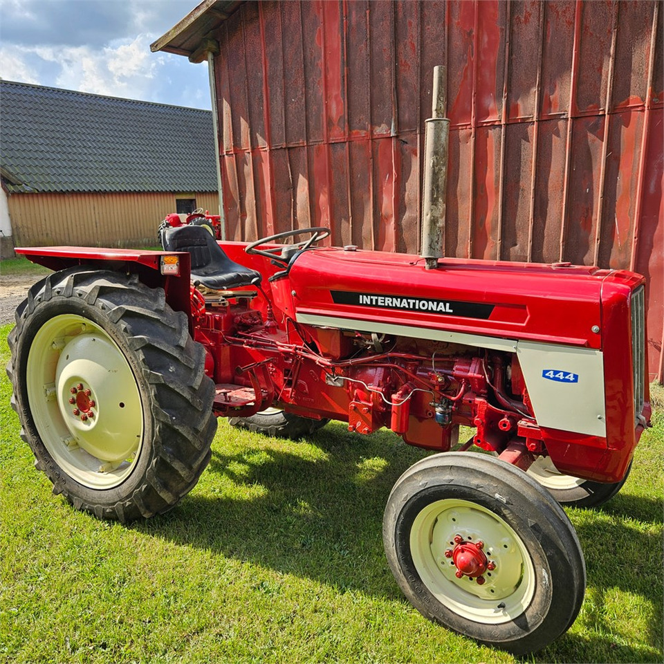 IH 444 - Traktor: pilt 1 IH 444 - Traktor: pilt 1