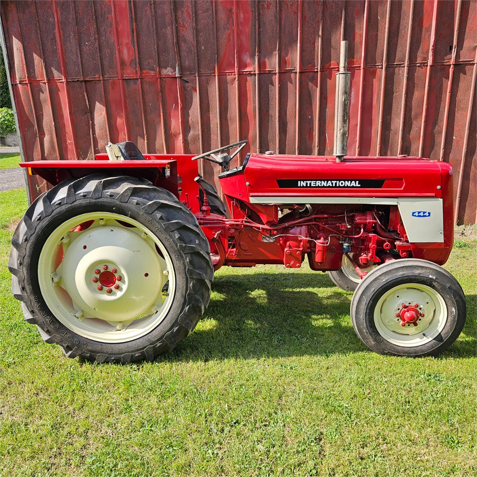 IH 444 - Traktor: pilt 3 IH 444 - Traktor: pilt 3