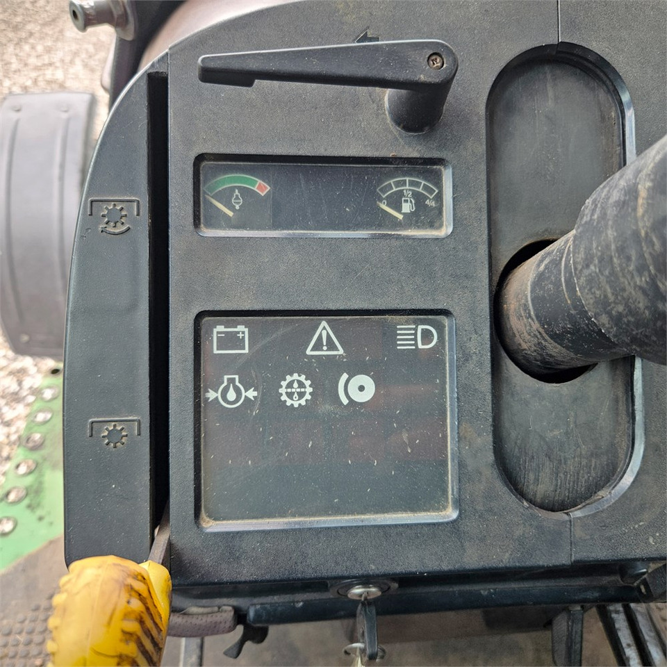 Traktor John Deere 3040: pilt 15