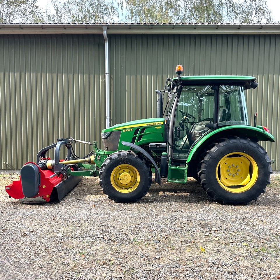 John Deere 5058 E - Traktor: pilt 4 John Deere 5058 E - Traktor: pilt 4