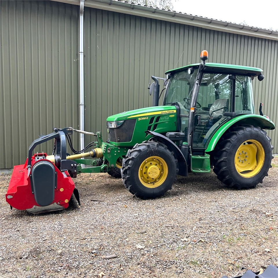 John Deere 5058 E - Traktor: pilt 1 John Deere 5058 E - Traktor: pilt 1