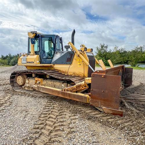 Komatsu D65 PX-15 EO - Buldooser: pilt 1 Komatsu D65 PX-15 EO - Buldooser: pilt 1