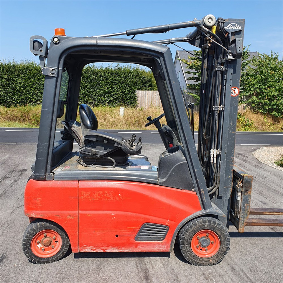 Linde H16 P-01 - Kahveltõstuk: pilt 3 Linde H16 P-01 - Kahveltõstuk: pilt 3