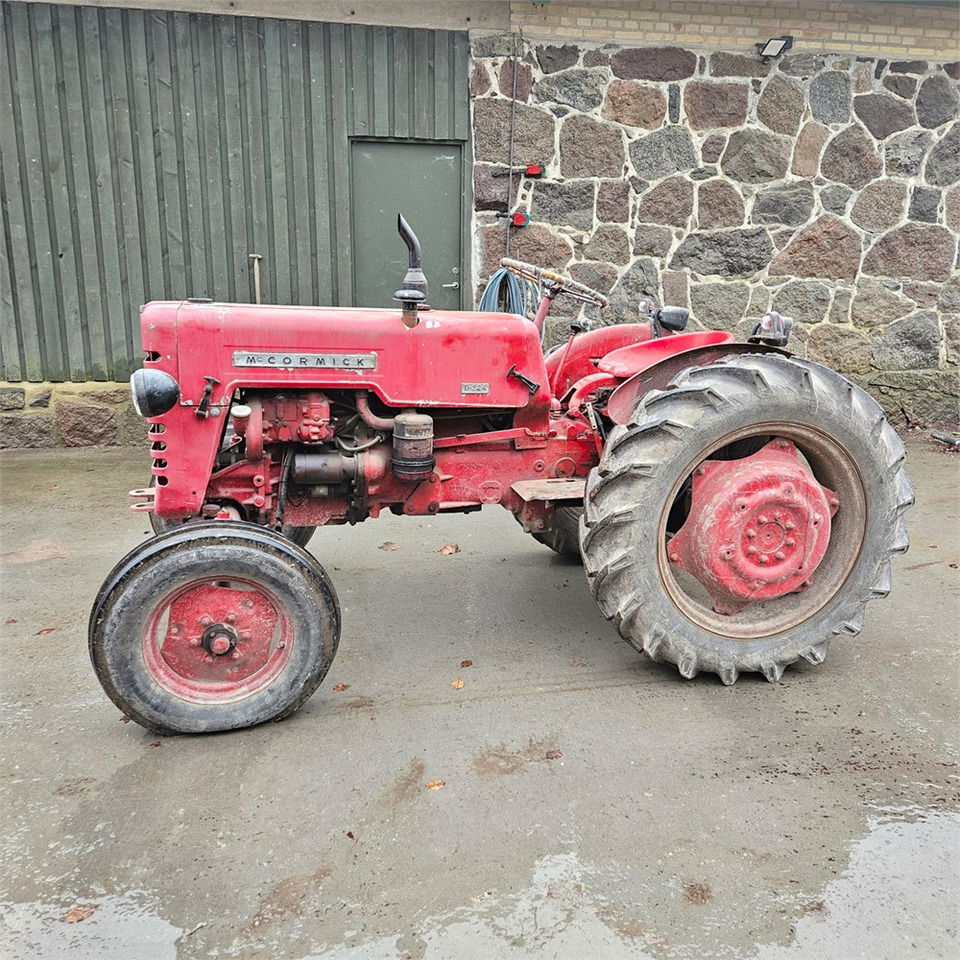 McCORMICK D-324 Standard - Traktor: pilt 1 McCORMICK D-324 Standard - Traktor: pilt 1