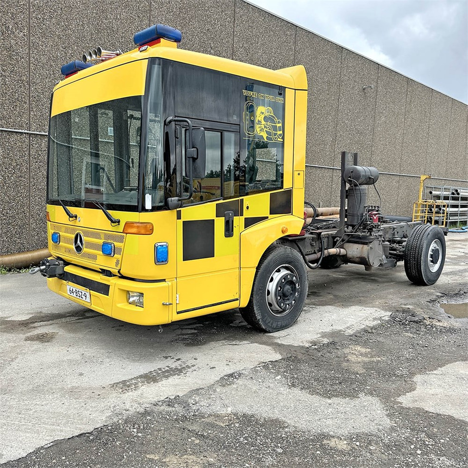 Mercedes Econic HLF 16/20 - Kabiinišassiiga veoauto: pilt 2 Mercedes Econic HLF 16/20 - Kabiinišassiiga veoauto: pilt 2