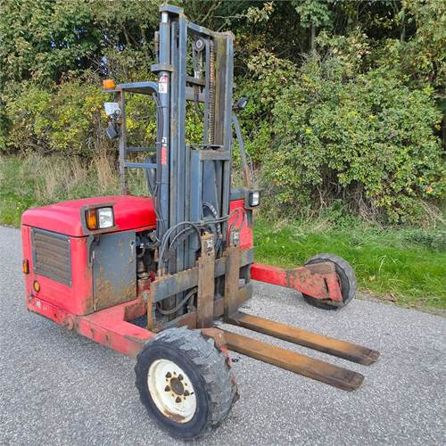 Moffett M4 25.3 - Veoautol põhinev kahveltõstuk: pilt 1 Moffett M4 25.3 - Veoautol põhinev kahveltõstuk: pilt 1