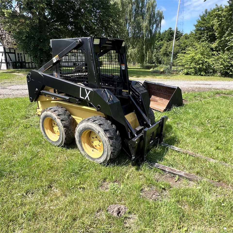 New Holland LX465 - Kompaktlaadur: pilt 2 New Holland LX465 - Kompaktlaadur: pilt 2