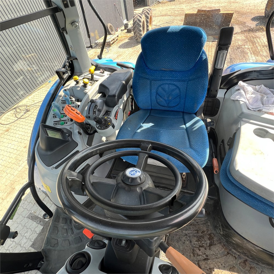 Traktor New Holland T6050: pilt 18