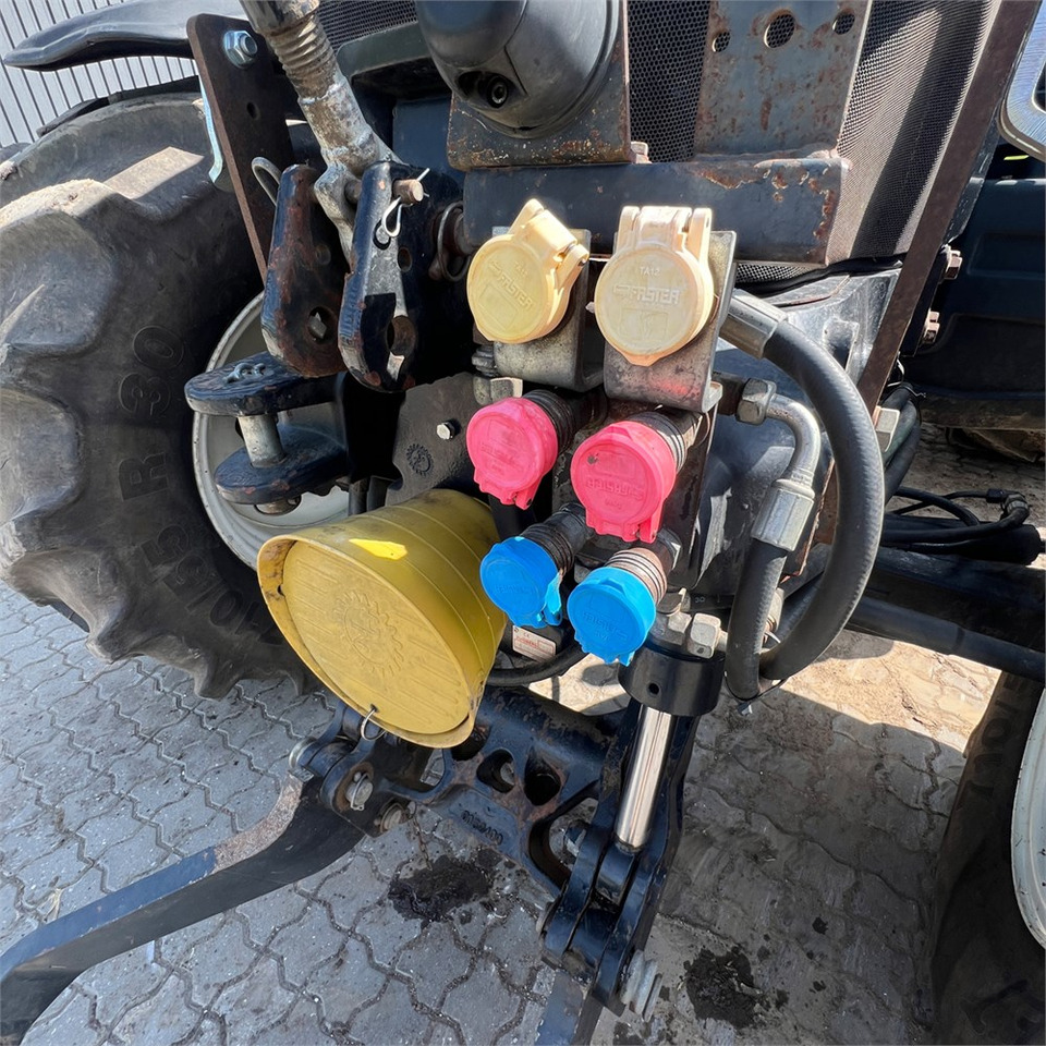 Traktor New Holland T6050: pilt 32