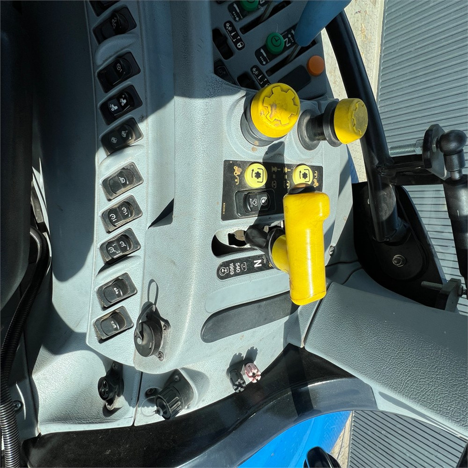 Traktor New Holland T6050: pilt 23