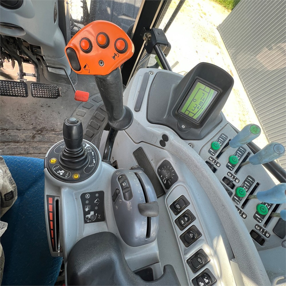 Traktor New Holland T6050: pilt 21