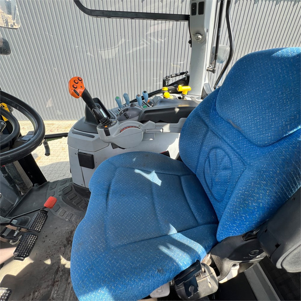 Traktor New Holland T6050: pilt 19