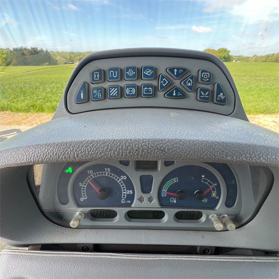 Traktor New Holland T6050: pilt 24