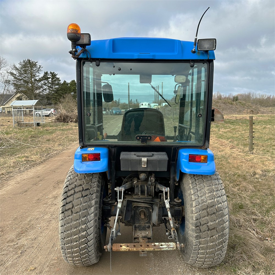 New Holland TC27D - Munitsipaaltraktor: pilt 5 New Holland TC27D - Munitsipaaltraktor: pilt 5