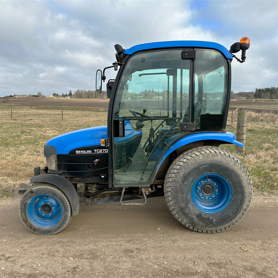 New Holland TC27D - Munitsipaaltraktor: pilt 3 New Holland TC27D - Munitsipaaltraktor: pilt 3