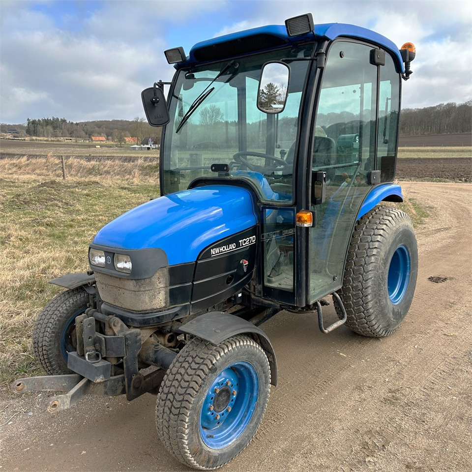 New Holland TC27D - Munitsipaaltraktor: pilt 2 New Holland TC27D - Munitsipaaltraktor: pilt 2