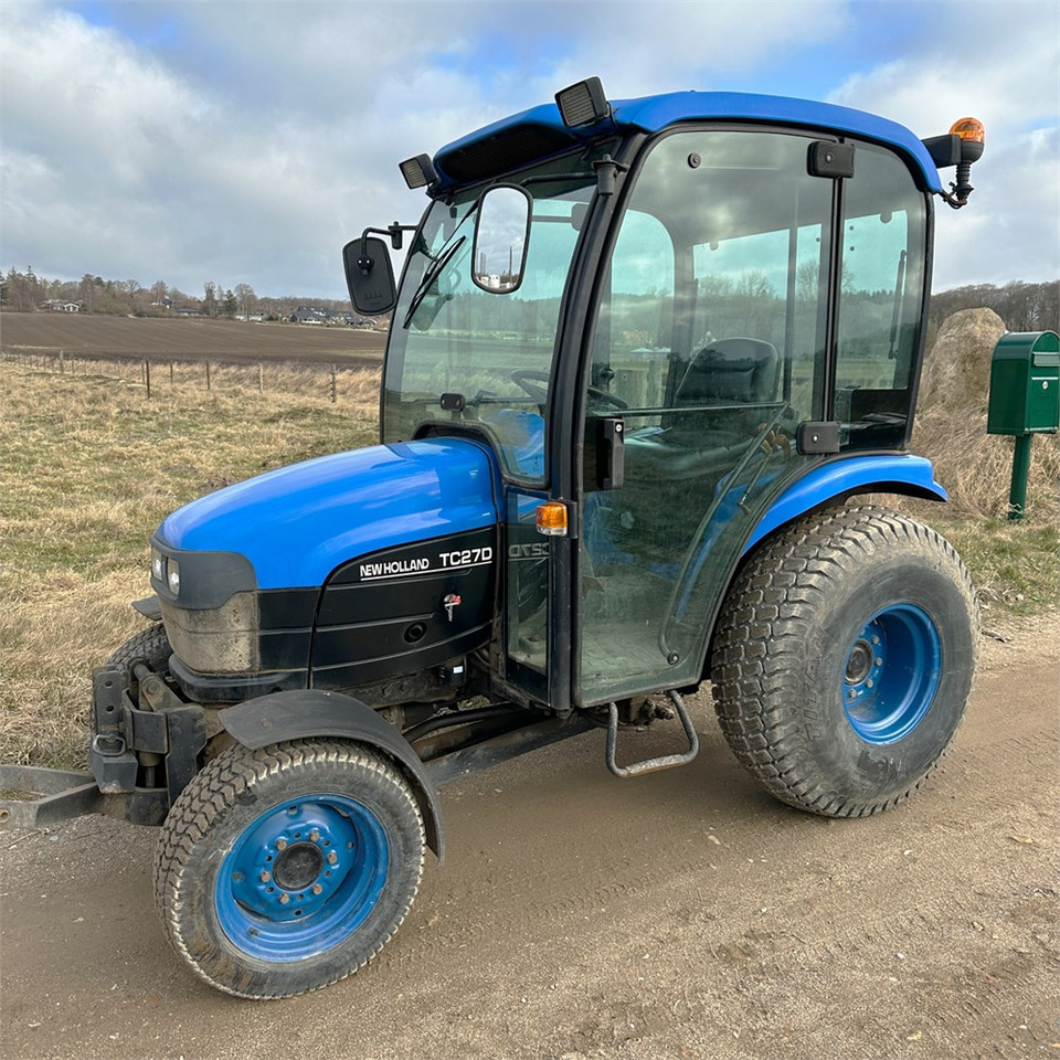 New Holland TC27D - Munitsipaaltraktor: pilt 1 New Holland TC27D - Munitsipaaltraktor: pilt 1
