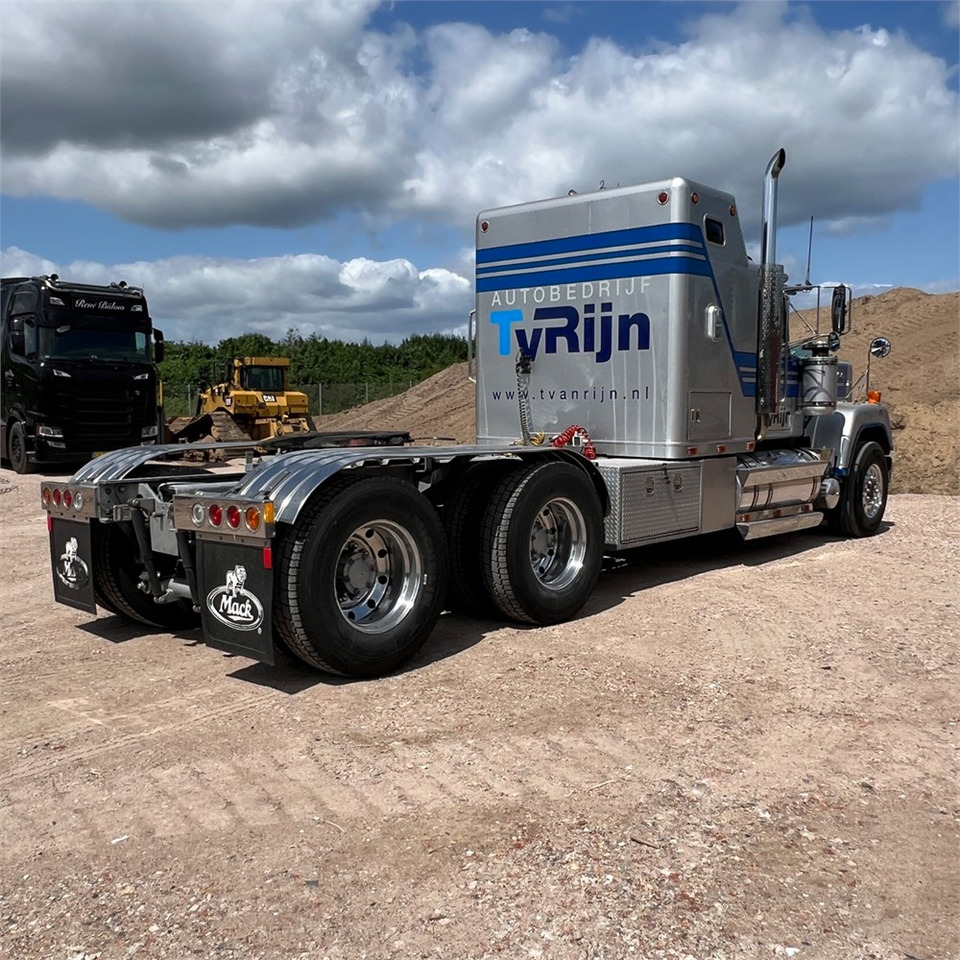 Mack Superliner - Sadulveok: pilt 5 Mack Superliner - Sadulveok: pilt 5
