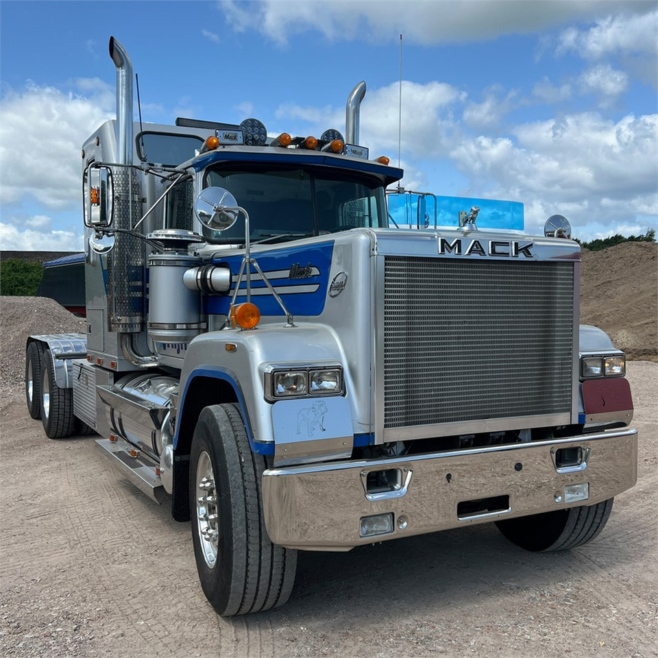 Mack Superliner - Sadulveok: pilt 2 Mack Superliner - Sadulveok: pilt 2