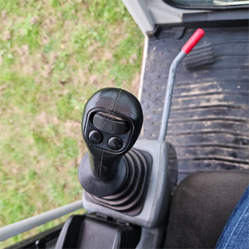 Lintekskavaator Takeuchi TB1140: pilt 10