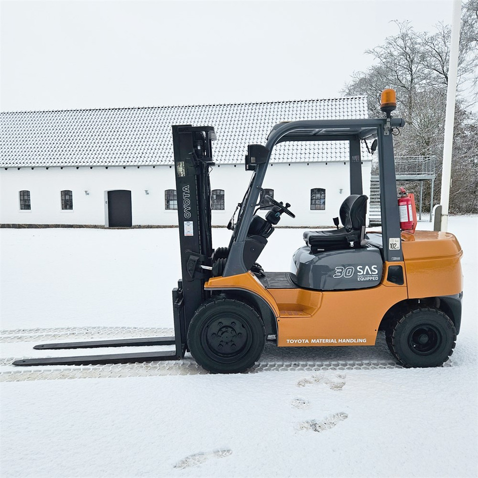 Toyota 30 SAS Equipped - 02-7FDF30 - Kahveltõstuk: pilt 2 Toyota 30 SAS Equipped - 02-7FDF30 - Kahveltõstuk: pilt 2