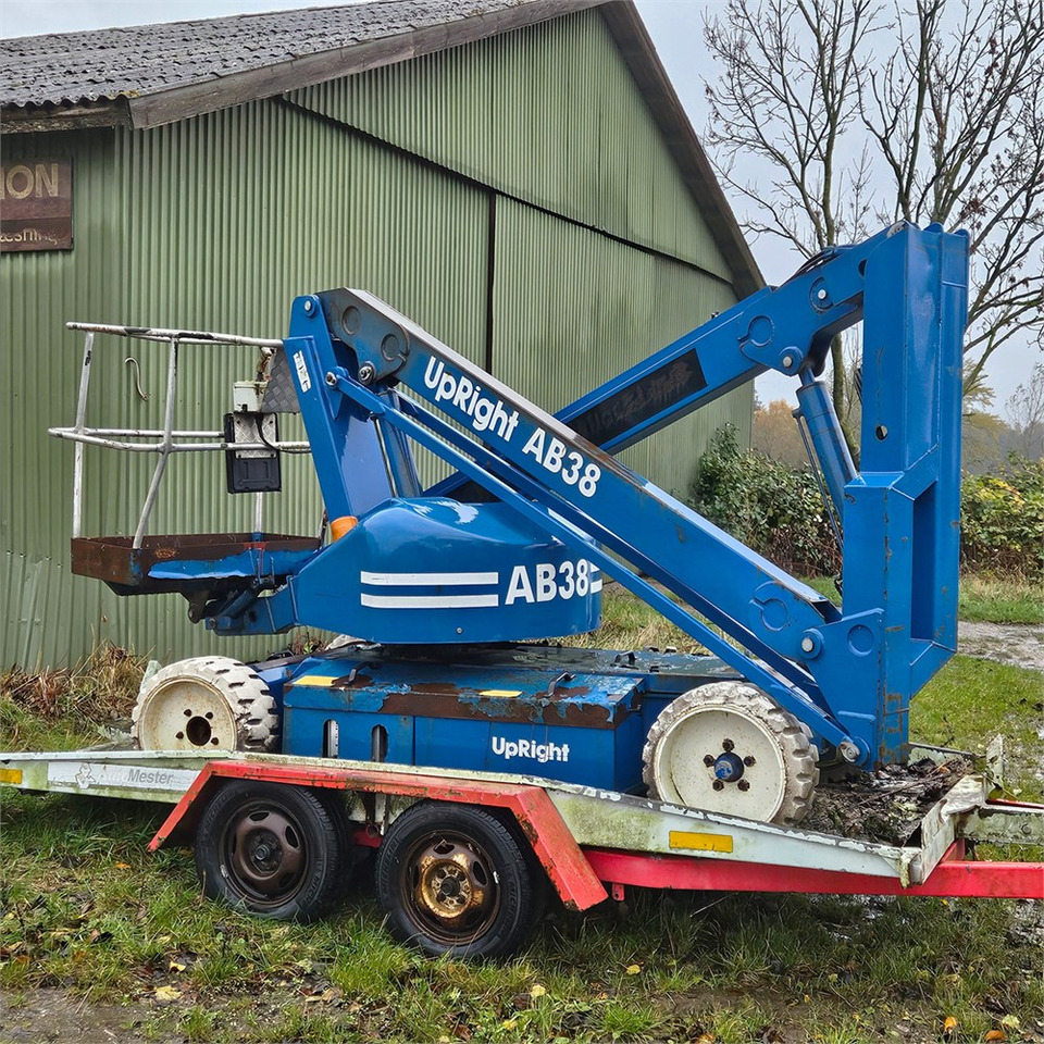 UpRight AB38 - Liigendpoom: pilt 1 UpRight AB38 - Liigendpoom: pilt 1