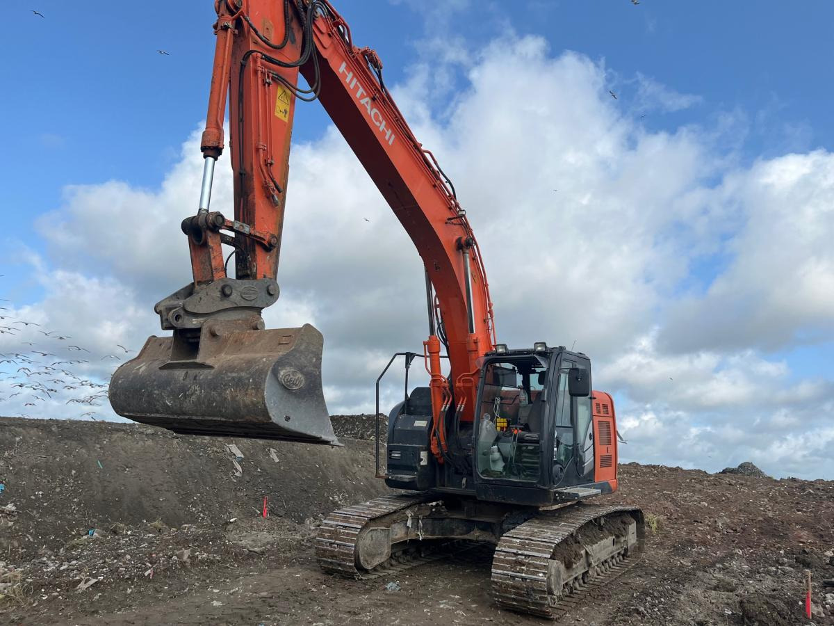 Hitachi ZX 225USLC-5B - Lintekskavaator: pilt 1 Hitachi ZX 225USLC-5B - Lintekskavaator: pilt 1