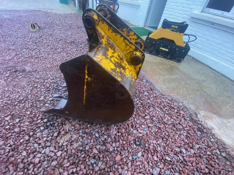 JCB LOT 3 GODETS CURAGE ET TERRASSEMENT 1M50/80CM/60CM - Ekskavaatori kopp - Ehitusmasinad: pilt 5 JCB LOT 3 GODETS CURAGE ET TERRASSEMENT 1M50/80CM/60CM - Ekskavaatori kopp - Ehitusmasinad: pilt 5