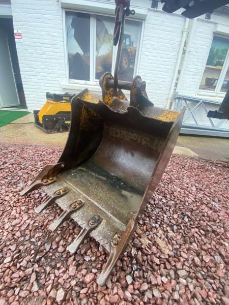 JCB LOT 3 GODETS CURAGE ET TERRASSEMENT 1M50/80CM/60CM - Ekskavaatori kopp - Ehitusmasinad: pilt 4 JCB LOT 3 GODETS CURAGE ET TERRASSEMENT 1M50/80CM/60CM - Ekskavaatori kopp - Ehitusmasinad: pilt 4