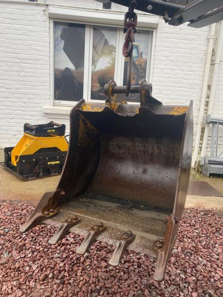 JCB LOT 3 GODETS CURAGE ET TERRASSEMENT 1M50/80CM/60CM - Ekskavaatori kopp - Ehitusmasinad: pilt 2 JCB LOT 3 GODETS CURAGE ET TERRASSEMENT 1M50/80CM/60CM - Ekskavaatori kopp - Ehitusmasinad: pilt 2