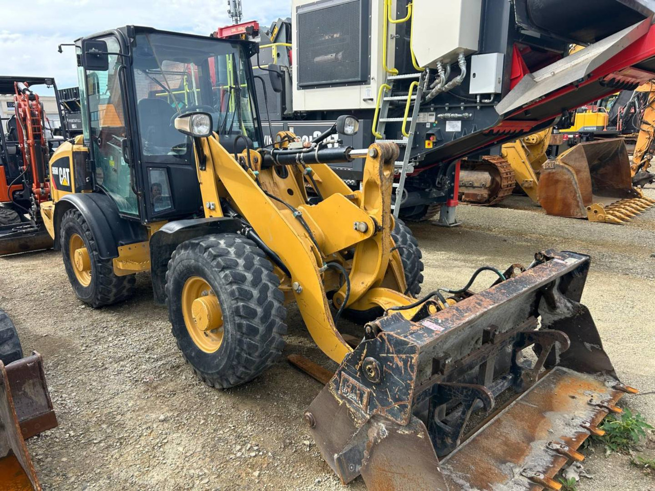 CAT 906M - Rataslaadur: pilt 2 CAT 906M - Rataslaadur: pilt 2