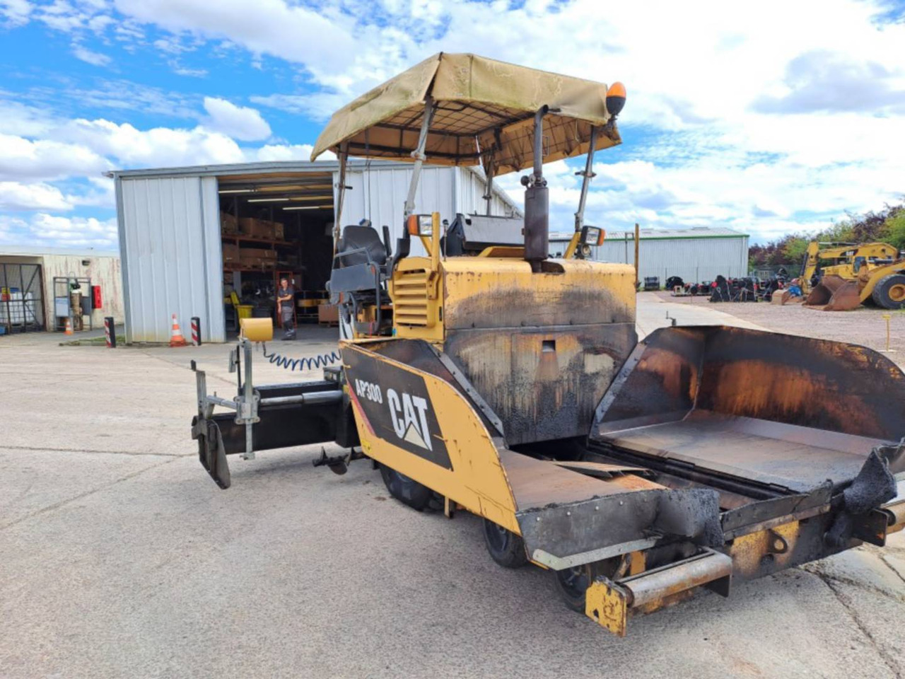 CAT AP300 - Asfaldilaotur: pilt 2 CAT AP300 - Asfaldilaotur: pilt 2