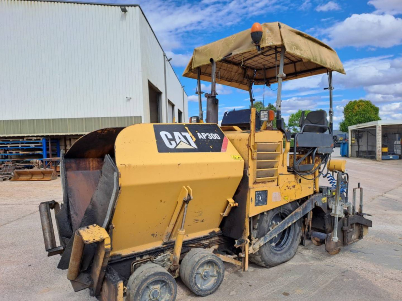 CAT AP300 - Asfaldilaotur: pilt 1 CAT AP300 - Asfaldilaotur: pilt 1
