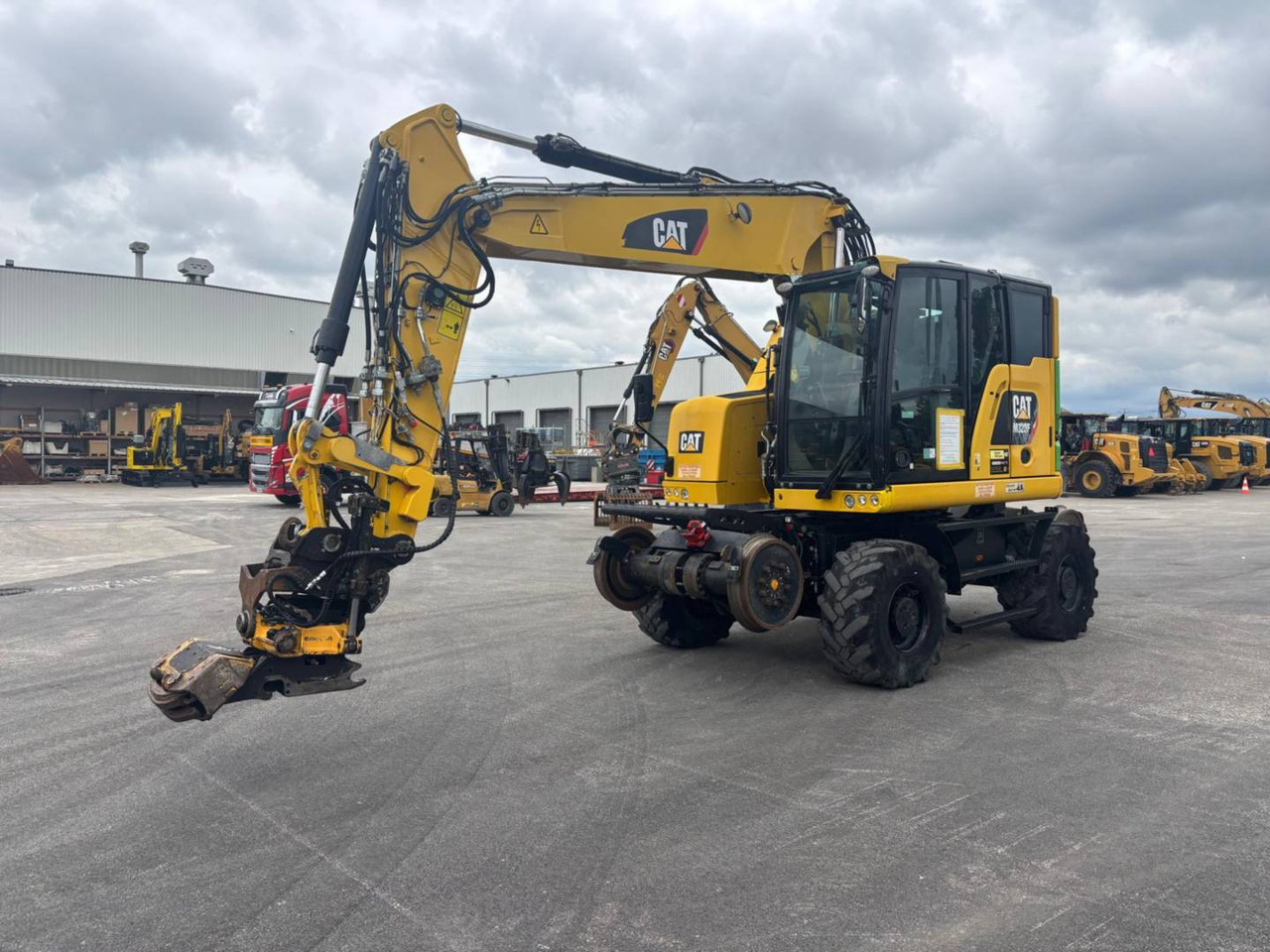 CAT M323F - Ratastel ekskavaator: pilt 2 CAT M323F - Ratastel ekskavaator: pilt 2