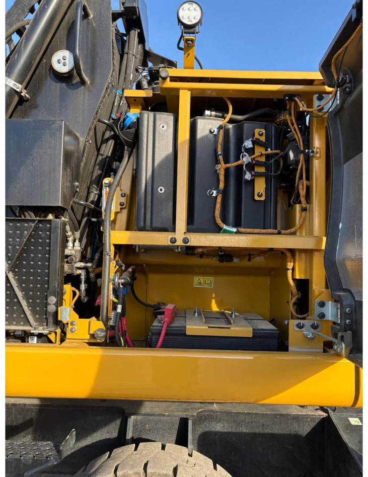 Ratastel ekskavaator CAT MH3024: pilt 17