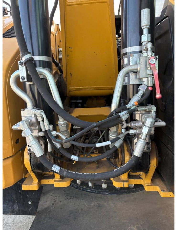 Ratastel ekskavaator CAT MH3024: pilt 11